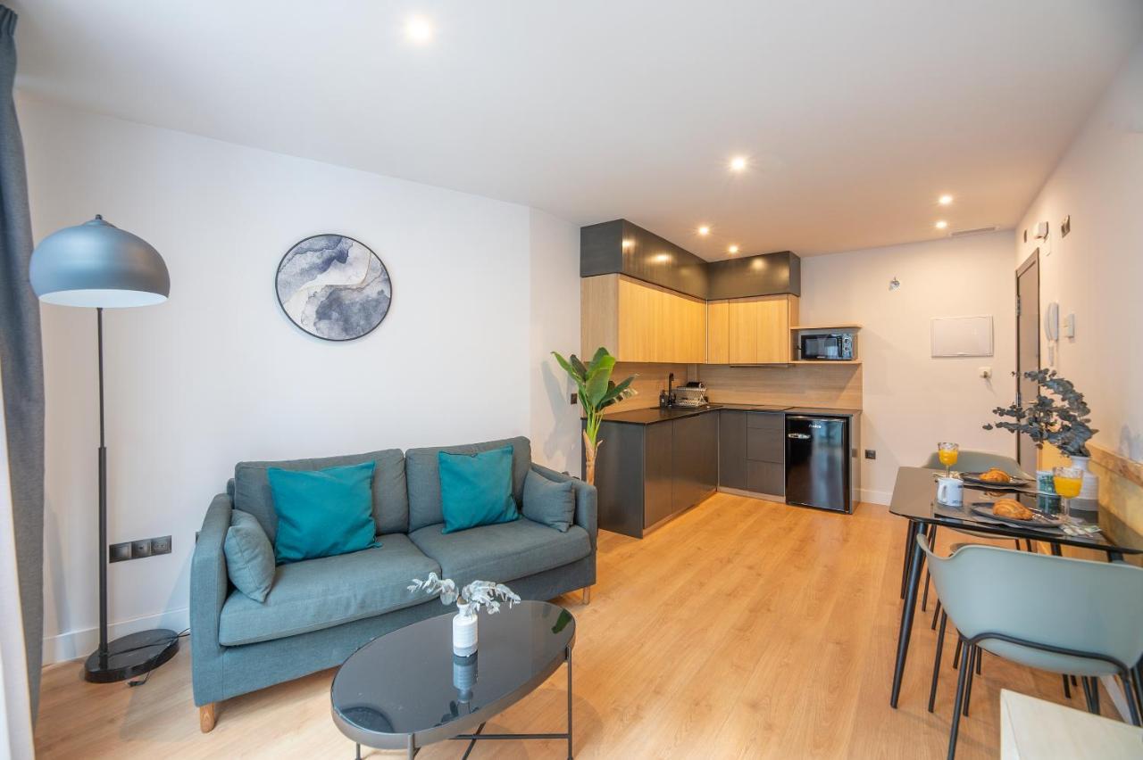 New Apartment -Shared Pool & Solarium- 1B Малага Екстериор снимка