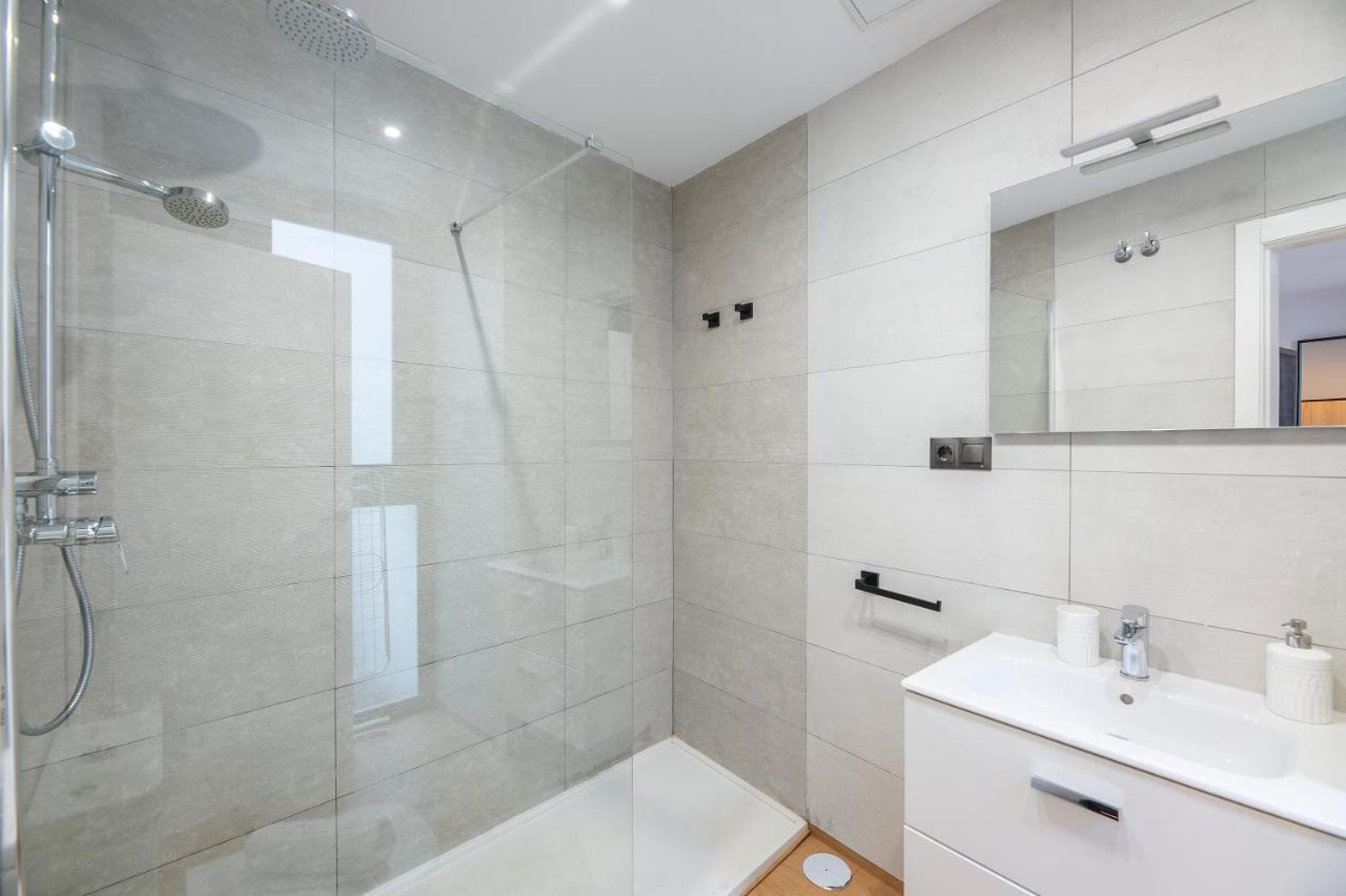 New Apartment -Shared Pool & Solarium- 1B Малага Екстериор снимка